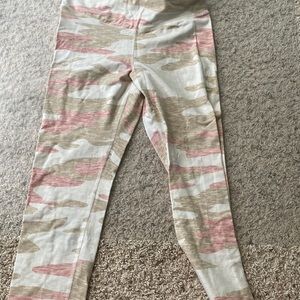 Old Navy pink camouflage, extra high rise leggings. Size Medium.